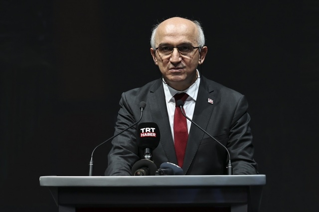 Gösteri öncesinde, Milli Eğitim Bakanlığı Bakan Yardımcısı Sadri Şensoy, konuşma yaptı.