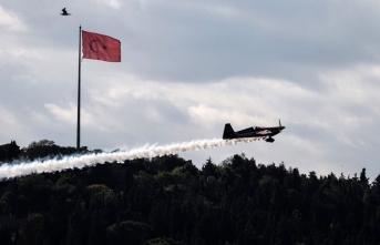 İtalyan pilotu Dario Costa, rekorunu Boğazı şovuyla kutladı