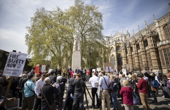 Londra’da kiracılar hükümeti protesto etti