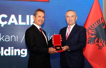 Ahmet Çalık'a “Arnavutluk'un en yüksek devlet nişanı“