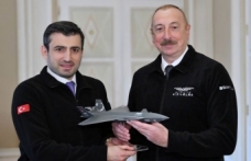Selçuk Bayraktar'a Azerbaycan'dan Madalya