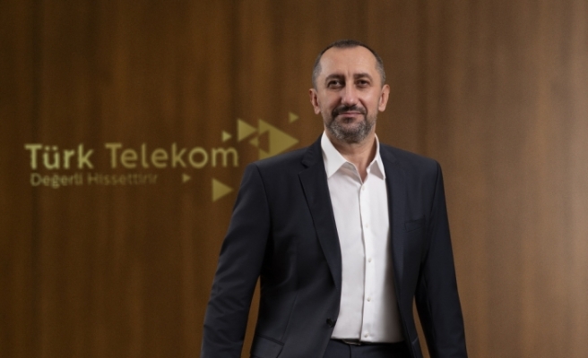 Türk Telekom’dan eğitime 10 bin tablet desteği