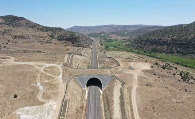 YHT hattına dünyada ilk demir yolu ekolojik köprüsü yapıldı