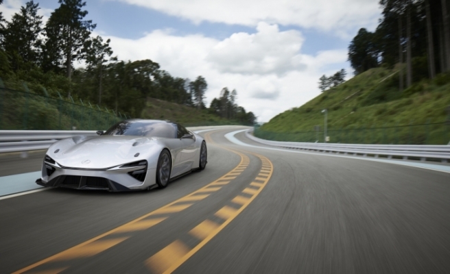Lexus yeni elektrikli spor otomobilinin yeni görselleri