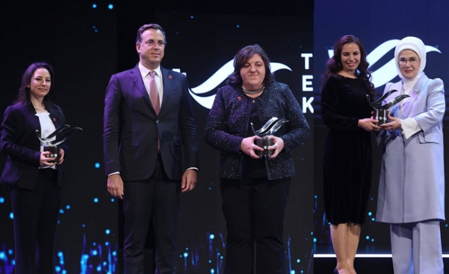 “Türkiye'ye Enerji Veren Kadınlar“ ödüllerini aldı