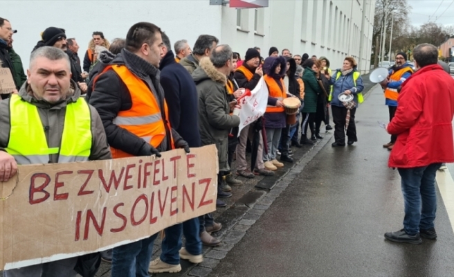 Solingen'de kapatılan fabrikanın işçileri eylemde